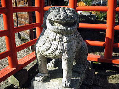 奈良・龍田大社の古い狛犬