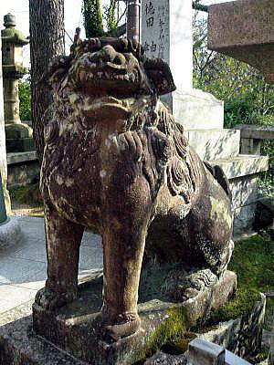 奈良・信貴山　古い狛犬